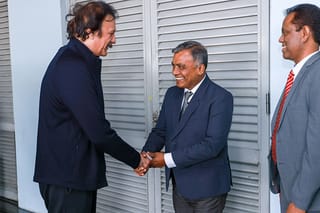 පාකිස්තාන අගමැතිගේ කර්මාන්ත සහ නිෂ්පාදන සහකාරවරයා දිවයිනට පැමිණෙයි